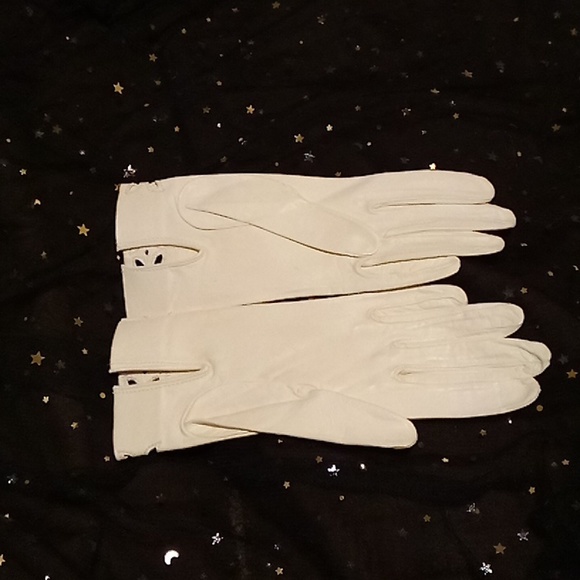 Gloves - Picture 4 of 4